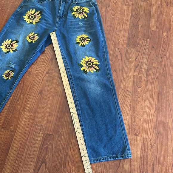 Mistook denim jeans size large. Waist 32. Yellow flowers - Picture 4 of 6